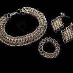 komplet chainmaille: bransoletka, kolczyki i pierścionek