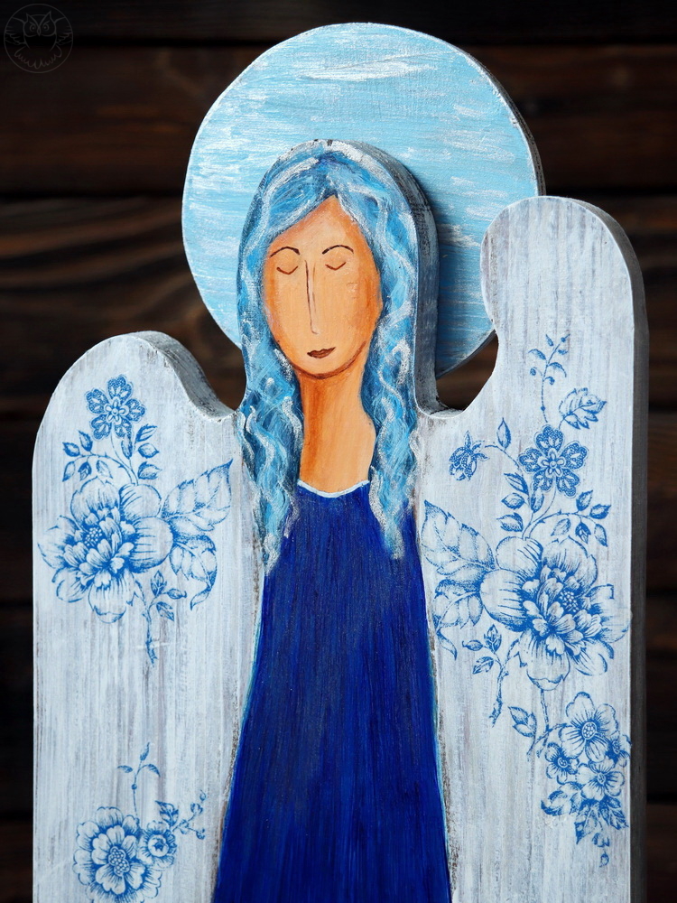 niebieski anioł ze starej deski